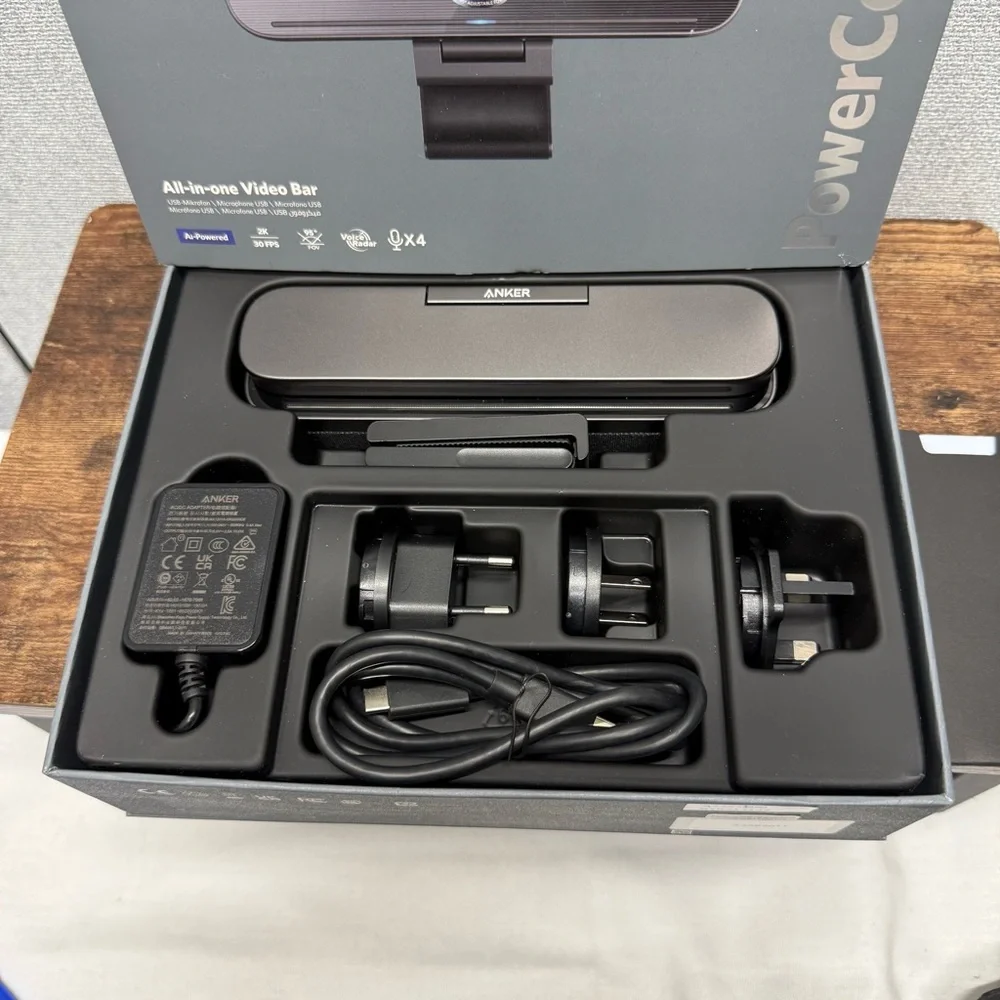 Anker PowerConf B600 Videobar Webcam with Light, with 2K Camara